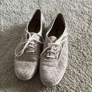 Women’s Keds Grey Eyelet Sneakers with Lace-Up Design size 6